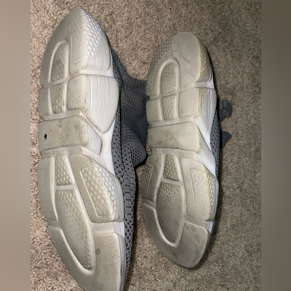 Sneakers - Picture 4 of 5